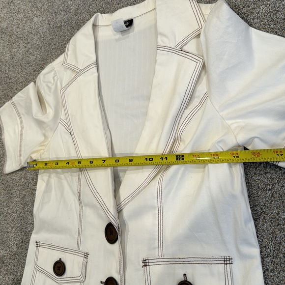 Short Sleeved Blazer - Picture 5 of 5